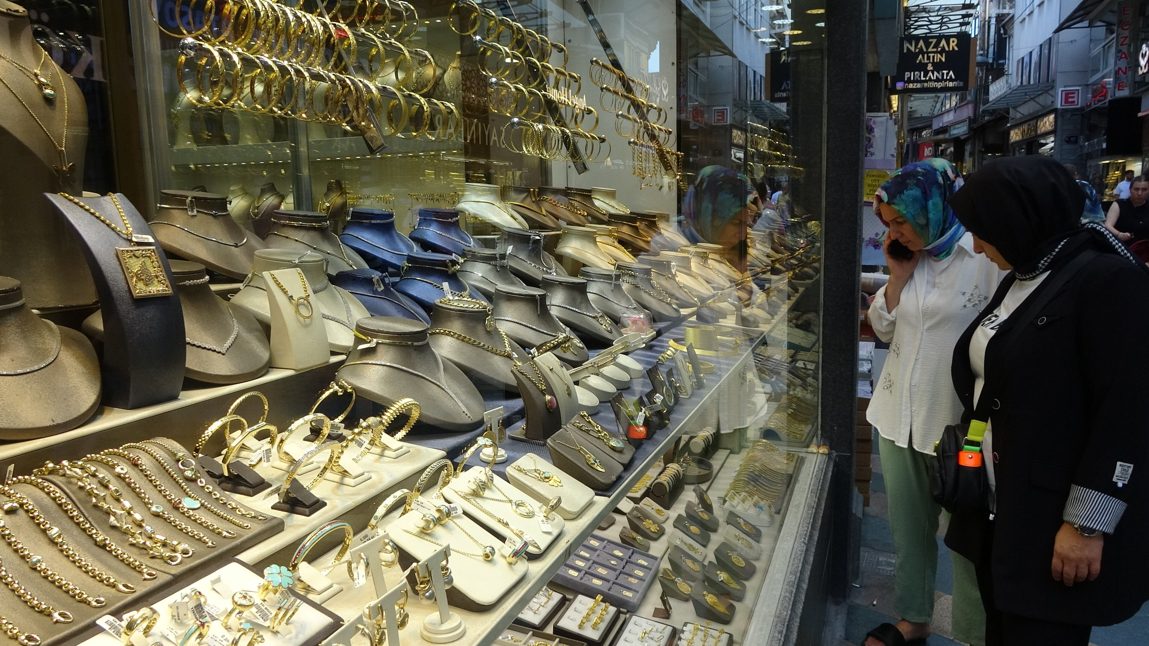 Son 10 yılın en verimsiz 'düğün sezonu'... Kuyumcuların 'iki yüzük' isyanı Son 10 yılın en verimsiz 'düğün sezonu'... Kuyumcuların 'iki yüzük' isyanı - 5. Resim