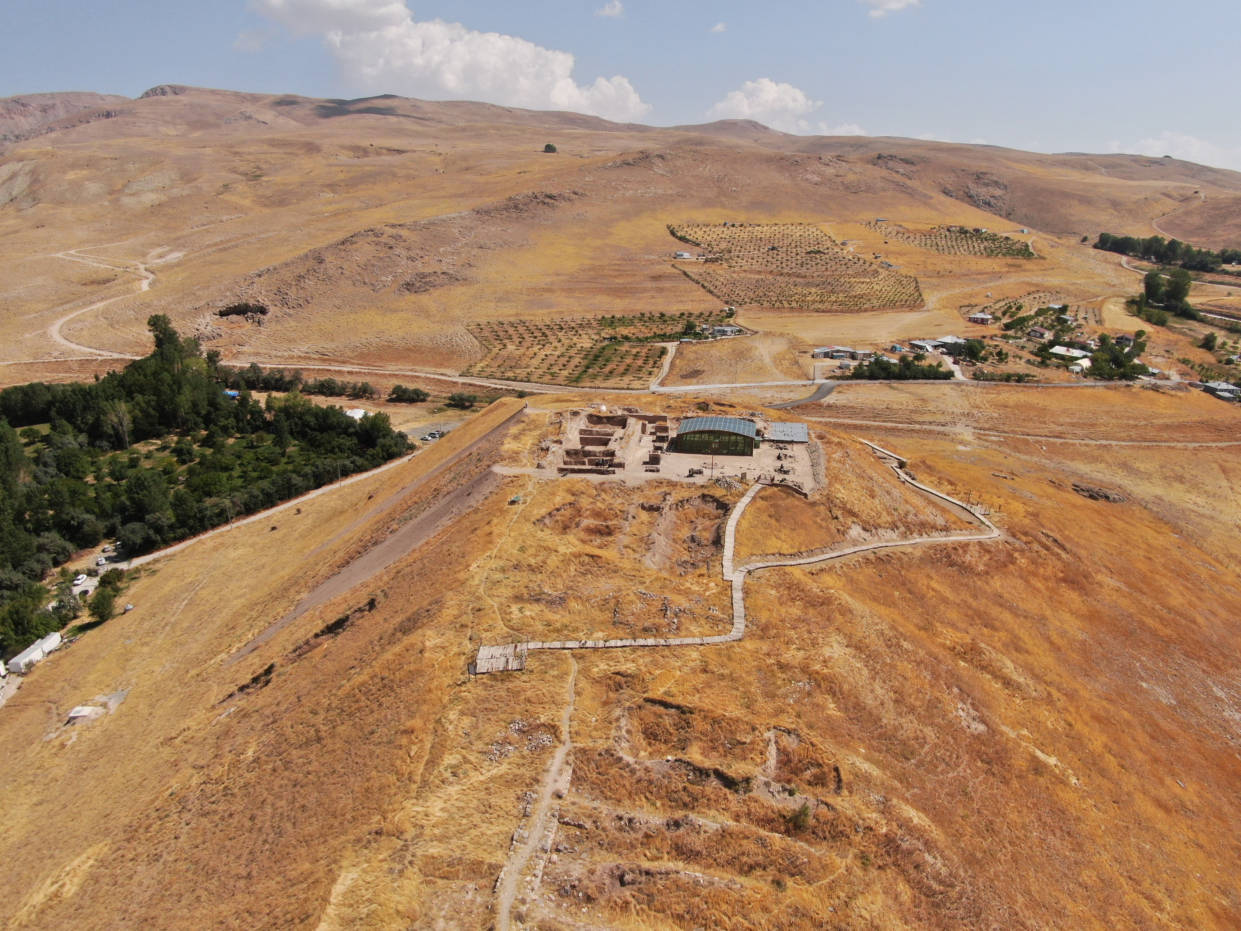 Van'da Ayanis Kalesi kazısı 36 yıldır devam ediyor: Keşifler Urartu tarihine ışık tutuyor - 1. Resim
