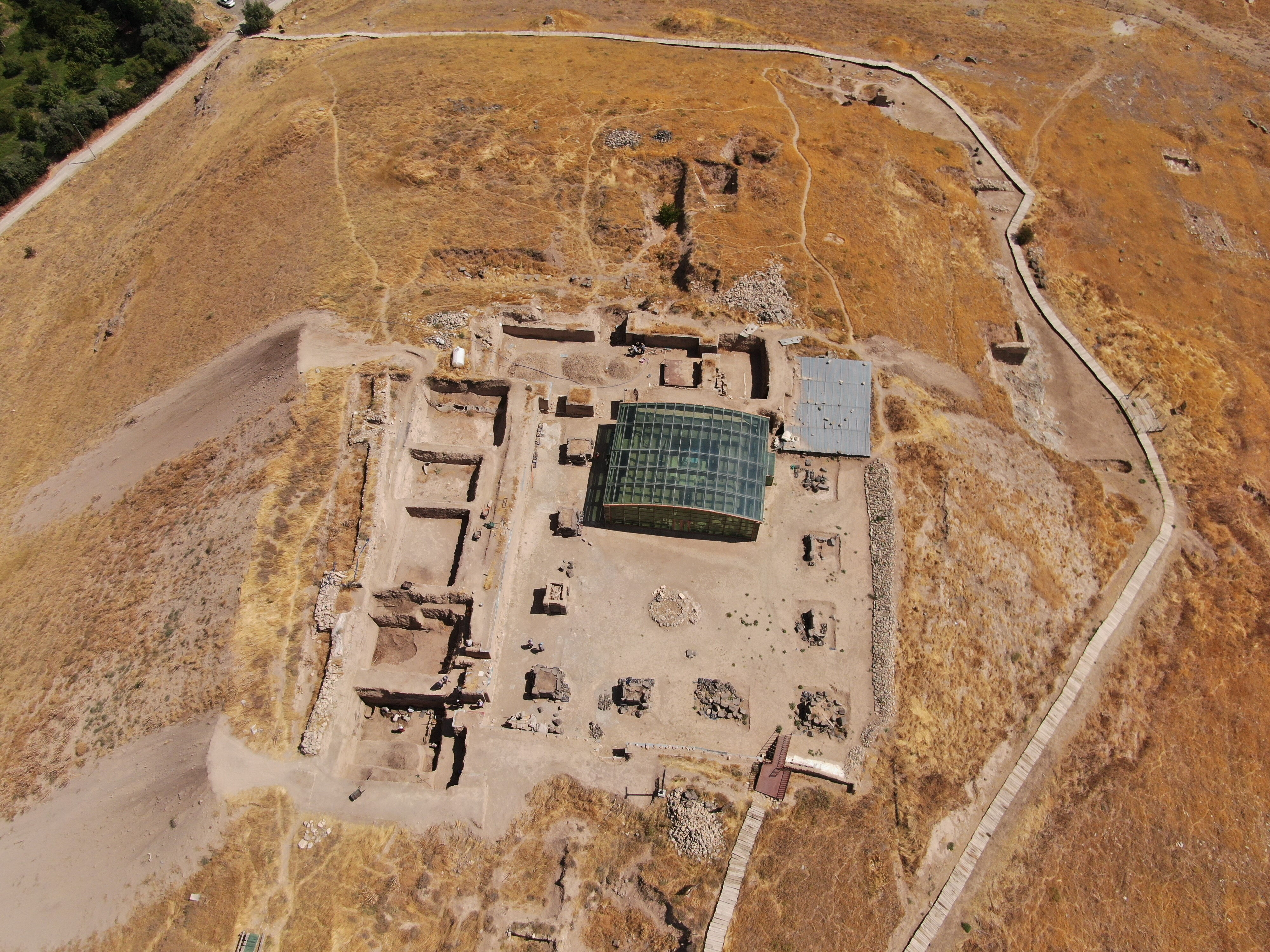 Van'da Ayanis Kalesi kazısı 36 yıldır devam ediyor: Keşifler Urartu tarihine ışık tutuyor - 2. Resim