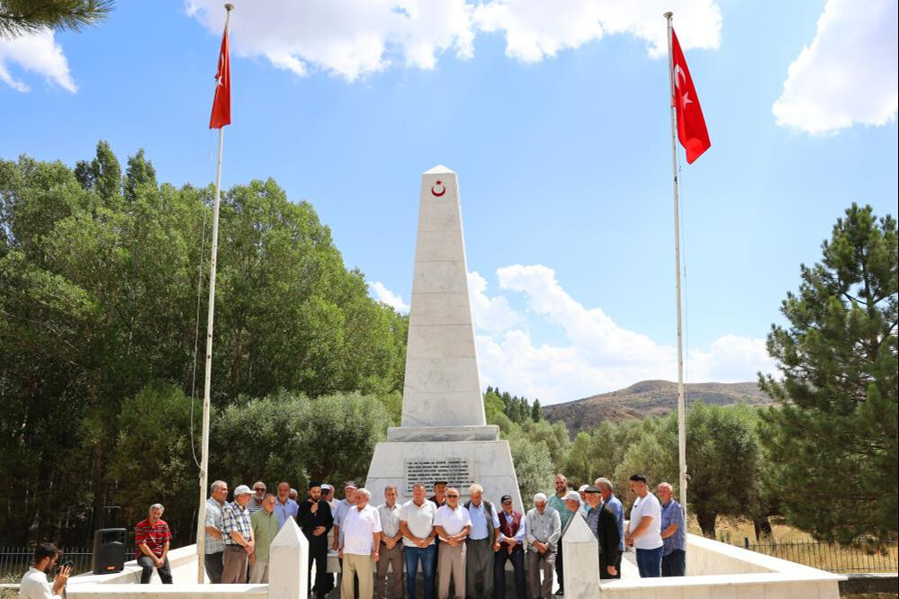 Yıllar geçse de Sivas'taki ihanet unutulmadı! 40 askerimizi iğneyle zehirlemişti... - 2. Resim