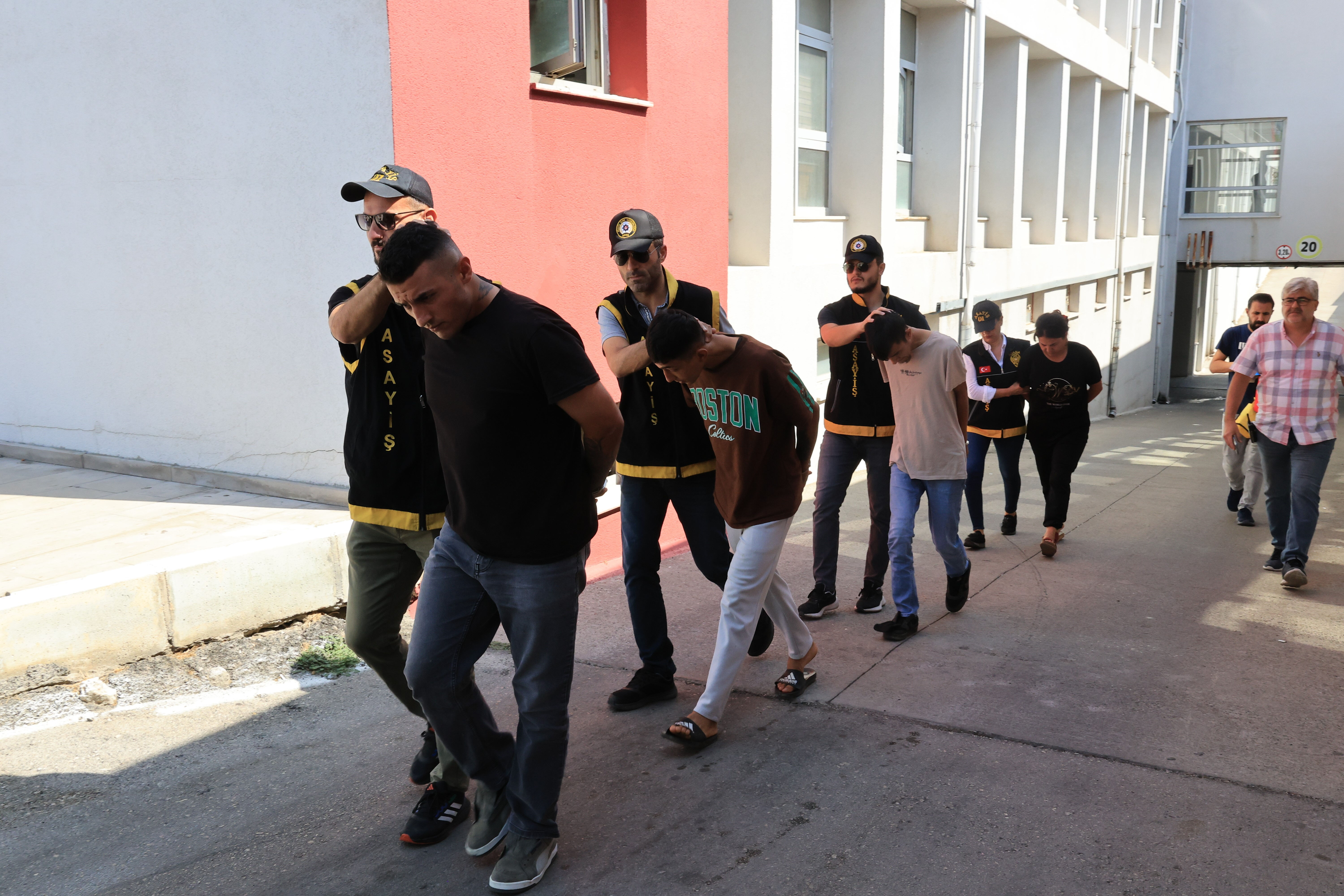 Adana'da korkunç cinayet! Tartıştığı sevgilisini arkadaşlarına öldürttü - 1. Resim