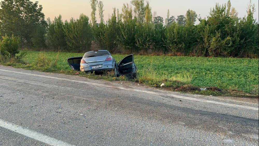Afyonkarahisar'da ambulansla otomobil çarpıştı! Yaralılar var Afyonkarahisar'da ambulansla otomobil çarpıştı! Yaralılar var - 2. Resim