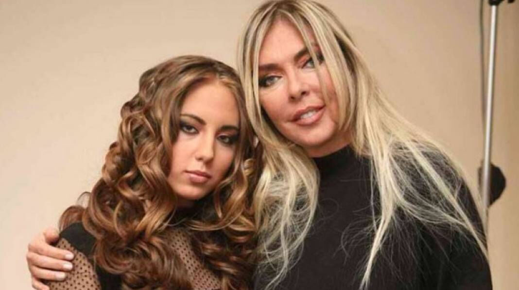 Ahu Tuğba'nın kızı Anjelik'ten Nuri Alço'ya sert sözler! Ahu Tuğba'nın kızı Anjelik'ten Nuri Alço'ya sert sözler! - 1. Resim