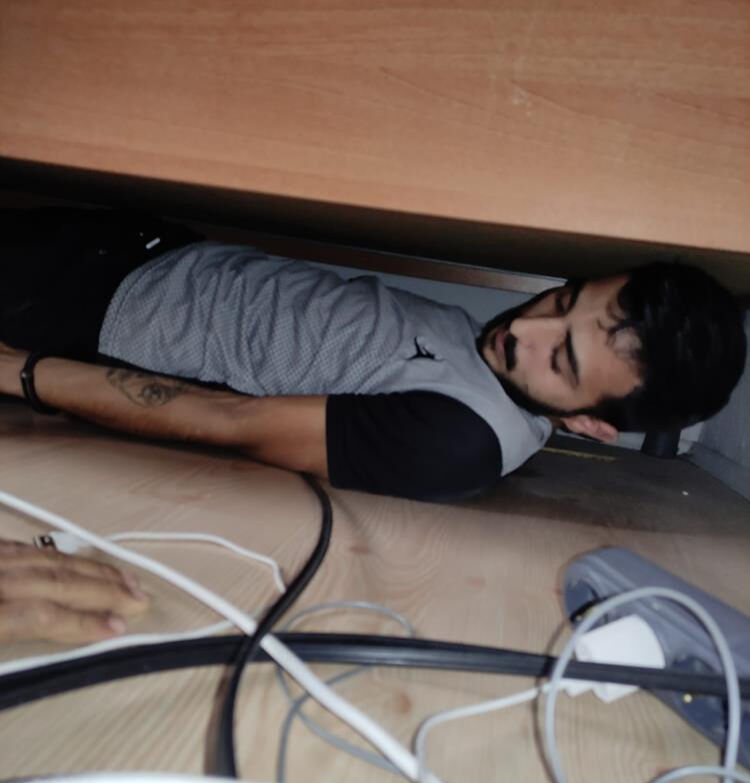 Aldığı nefes ele verdi! Her yerde aranıyordu, ranzanın altında çıktı Aldığı nefes ele verdi! Her yerde aranıyordu, ranzanın altında çıktı - 1. Resim