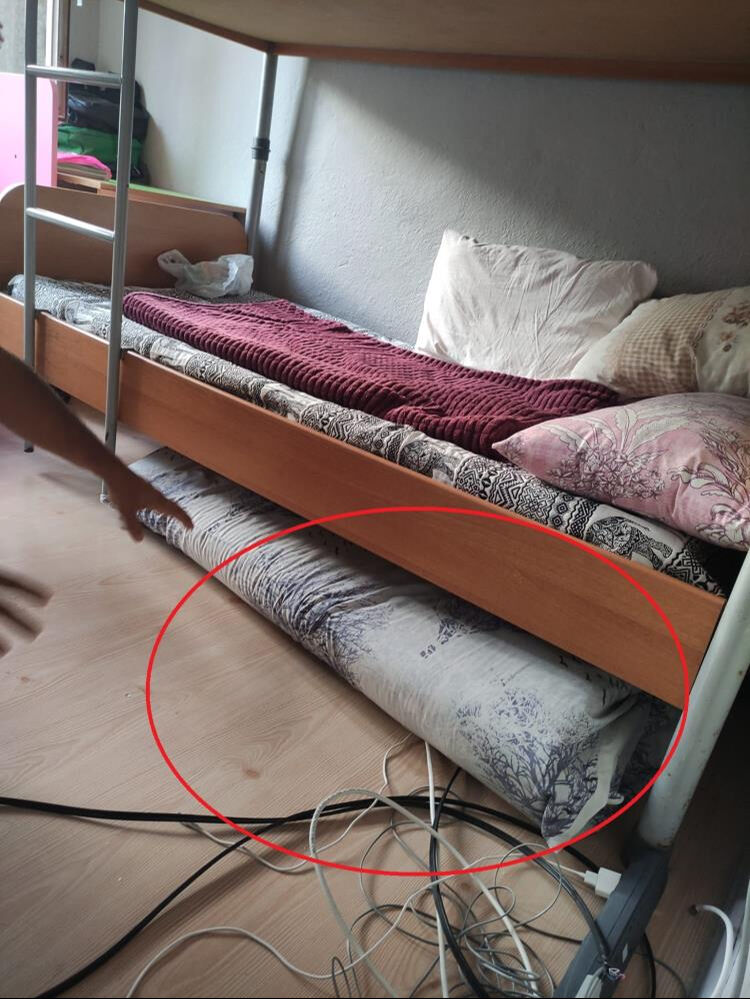 Aldığı nefes ele verdi! Her yerde aranıyordu, ranzanın altında çıktı Aldığı nefes ele verdi! Her yerde aranıyordu, ranzanın altında çıktı - 3. Resim