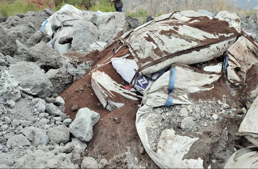 Bilecik'te yola çöp dökmenin cezası: 5 yıl hapis 12 milyon TL para... - 1. Resim