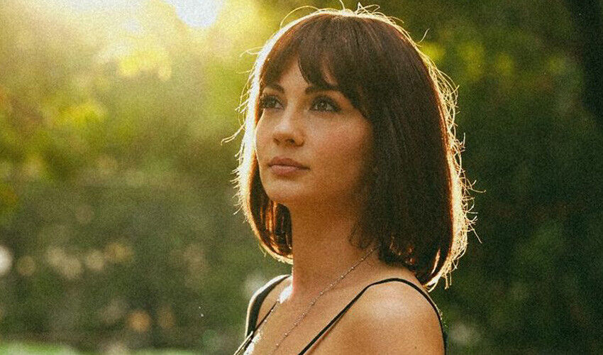 Burcu Özberk kısa saçlı halini paylaştı, takipçileri ikiye bölündü: Yap diyen de var yapma diyen de… - 2. Resim