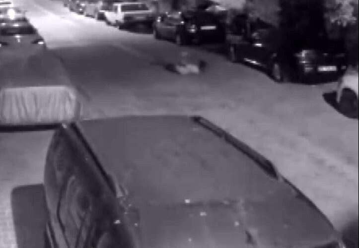 Esenyurt'ta hareket halindeki araçtan adam attılar - 1. Resim