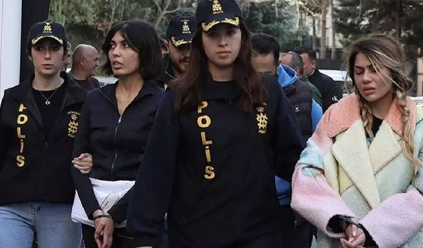 Fenomenler mahkemede fakirleşti! Gelir beyanlarına sosyal medyadan tepki yağdı Fenomenler mahkemede fakirleşti! Sosyal medyadan tepki yağdı: - 1. Resim