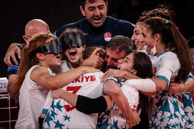 Goalball kör ve yüzde ondan daha az görebilen oyuncularla oynanıyor - 2. Resim