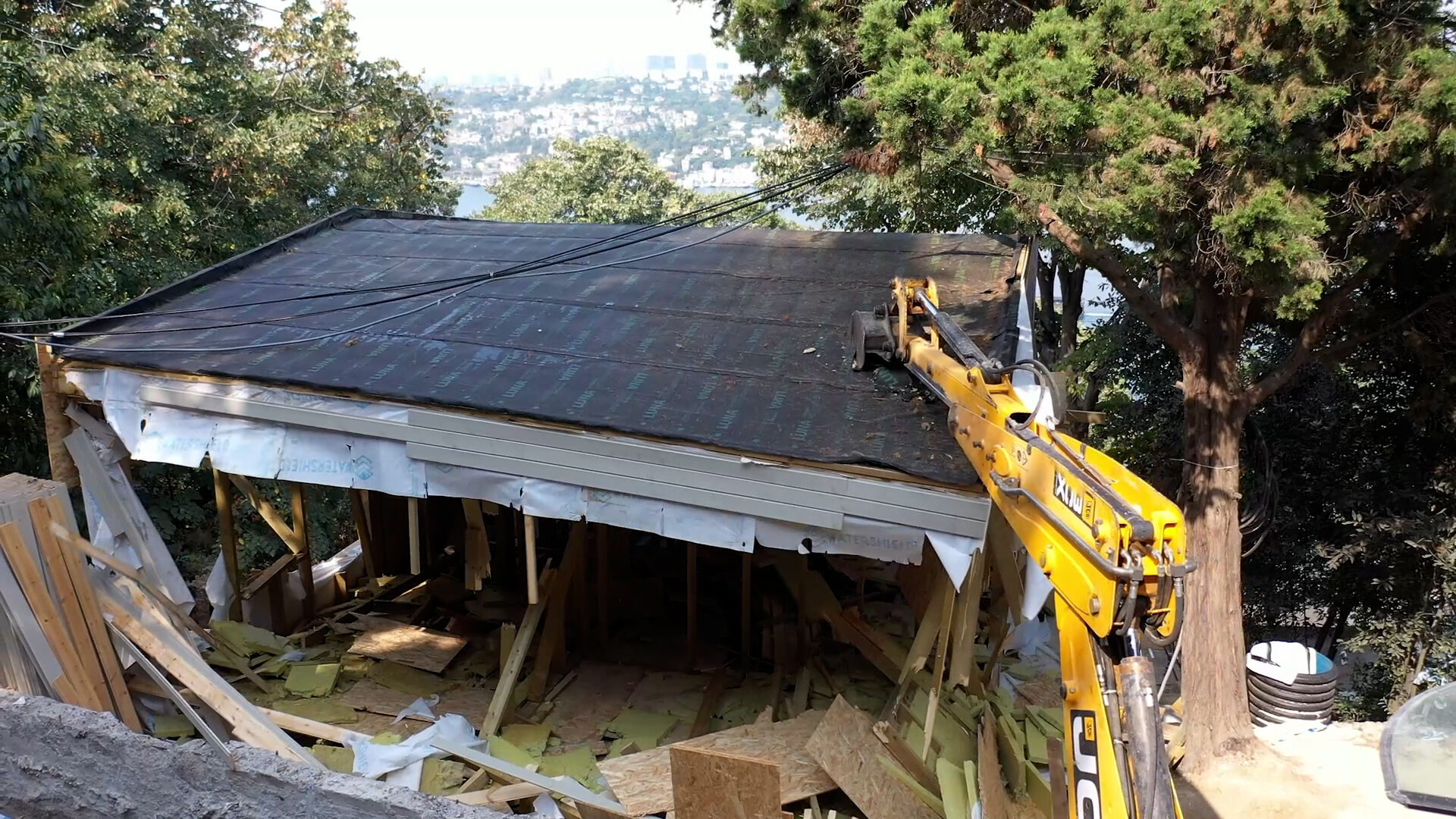 İmamoğlu Vaniköy'deki kaçak villa yıkımını eleştirdi: Kendilerini aklamaya çalışıyorlar - 1. Resim