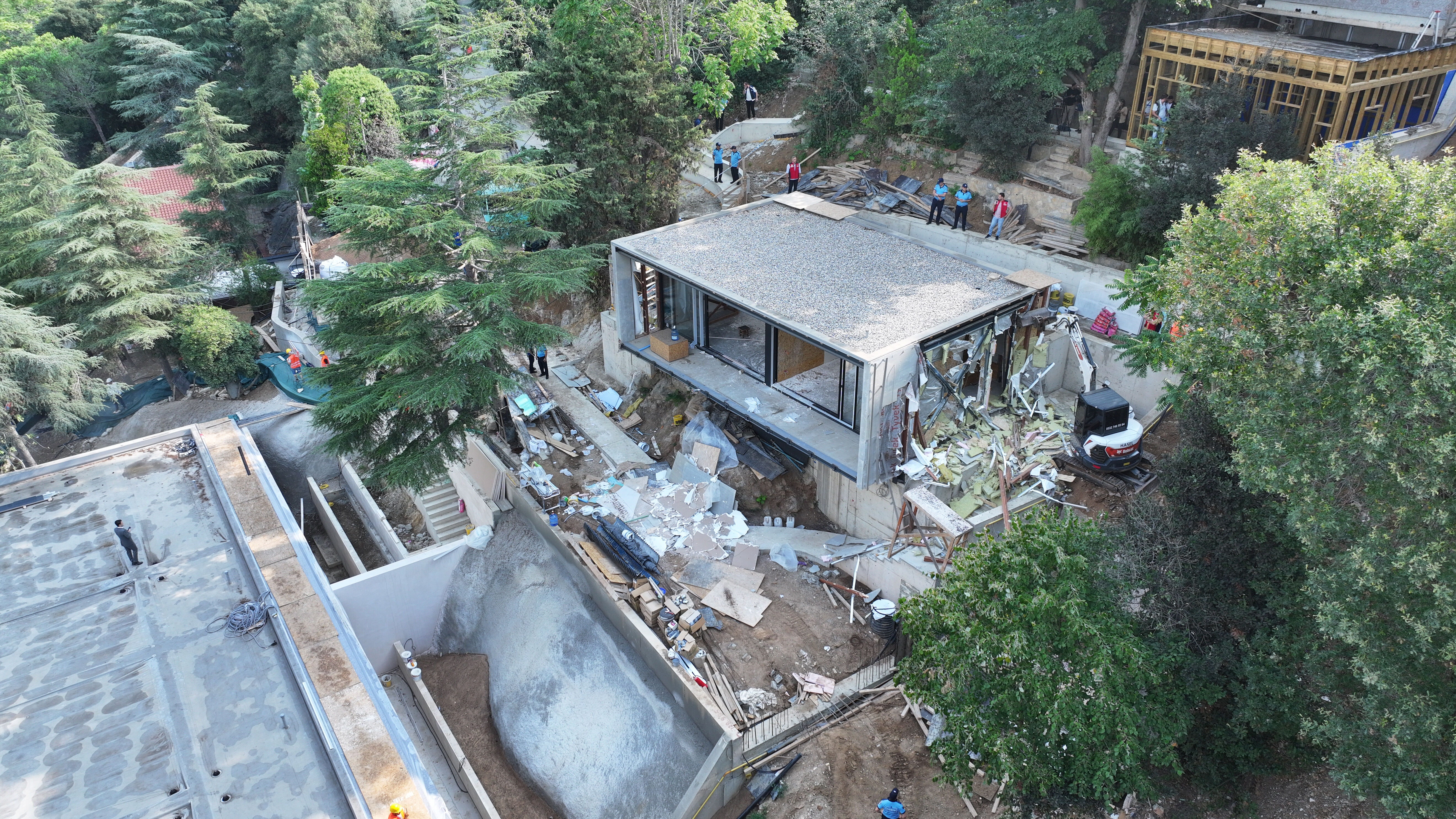 İmamoğlu Vaniköy'deki kaçak villa yıkımını eleştirdi: Kendilerini aklamaya çalışıyorlar - 2. Resim