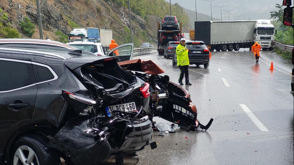 Samsun'da 7 araç birbirine girdi: 6 yaralı - 1. Resim