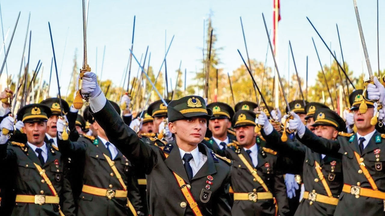 Teğmenlerin olay olan yeminin ardından İsmail Dümbüllü gündem oldu! - 1. Resim