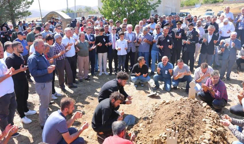 Uzman çavuş Enes Timur’a veda! Cenazede gözyaşları sel oldu - 3. Resim