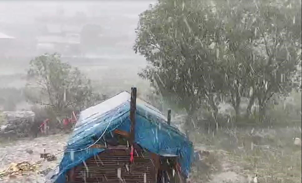 Ardahan'da sağanak yerini doluya bıraktı! Her yer bir anda beyaza büründü - 4. Resim