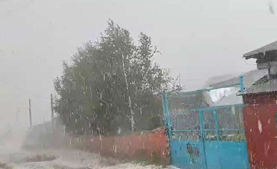 Ardahan'da sağanak yerini doluya bıraktı! Her yer bir anda beyaza büründü - 3. Resim