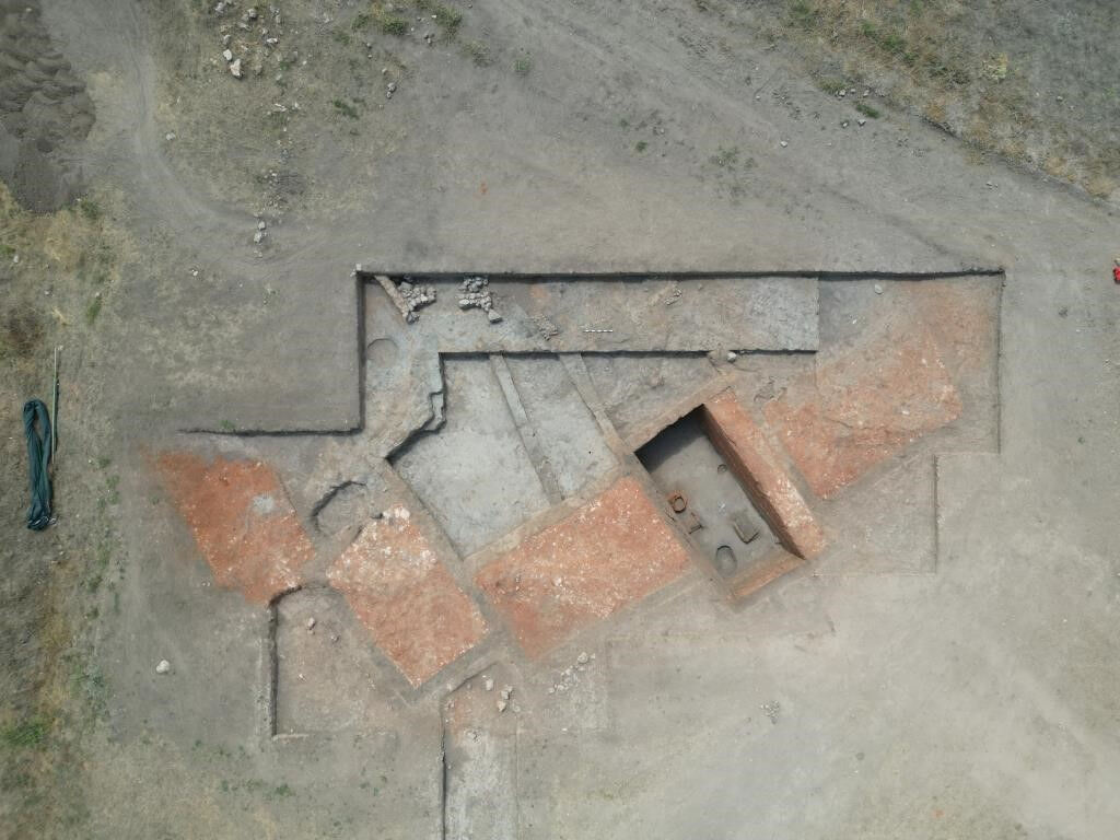 Eskişehir'de literatüre ilk defa geçen arkeolojik keşif! 5 bin 200 yıl önce özellikle gömülmüş Eskişehir'de tarih arkeolojik keşif! 5 bin 200 yıl özellikle gömülmüş - 1. Resim