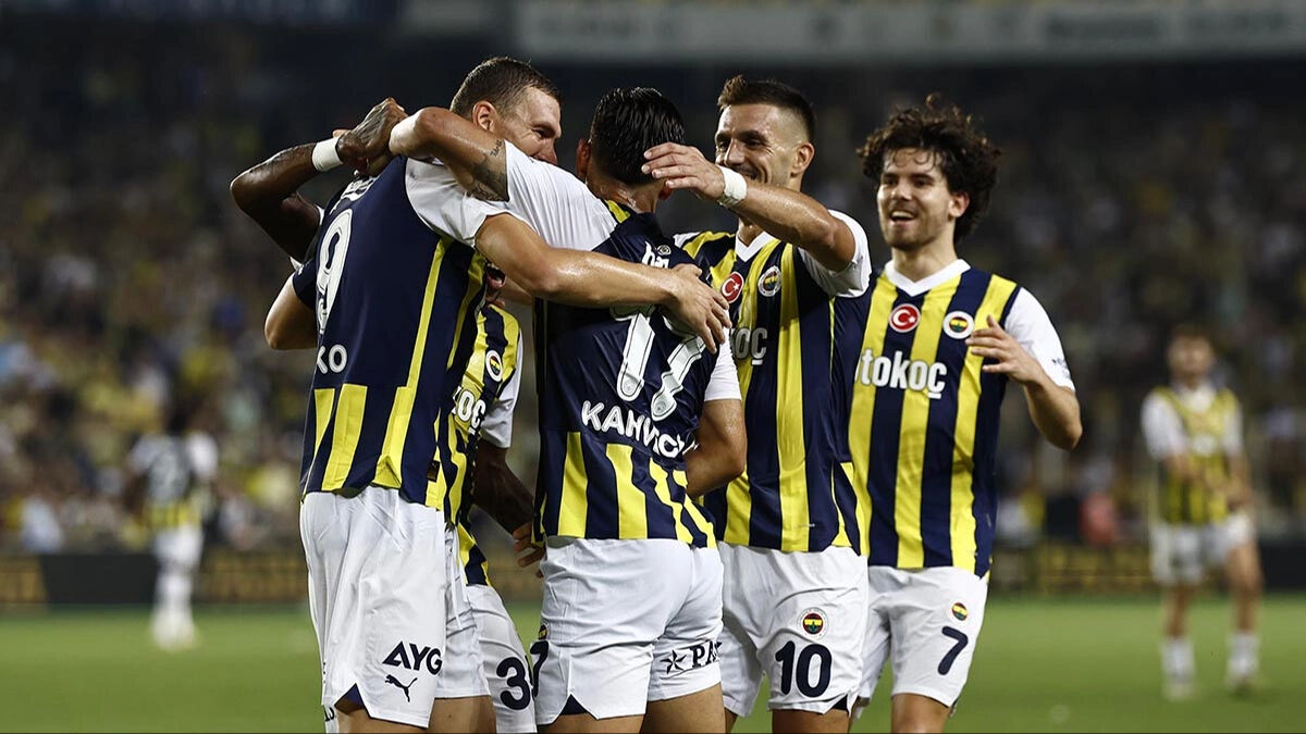 Fenerbahçe Avrupa Ligi kadrosunda Samet Akaydın, İsmail Yüksek ve Edin Dzeko da yer alıyor Fenerbahçe Avrupa Ligi kadrosunda Samet Akaydın, İsmail Yüksek ve Edin Dzeko da yer alıyor - 3. Resim