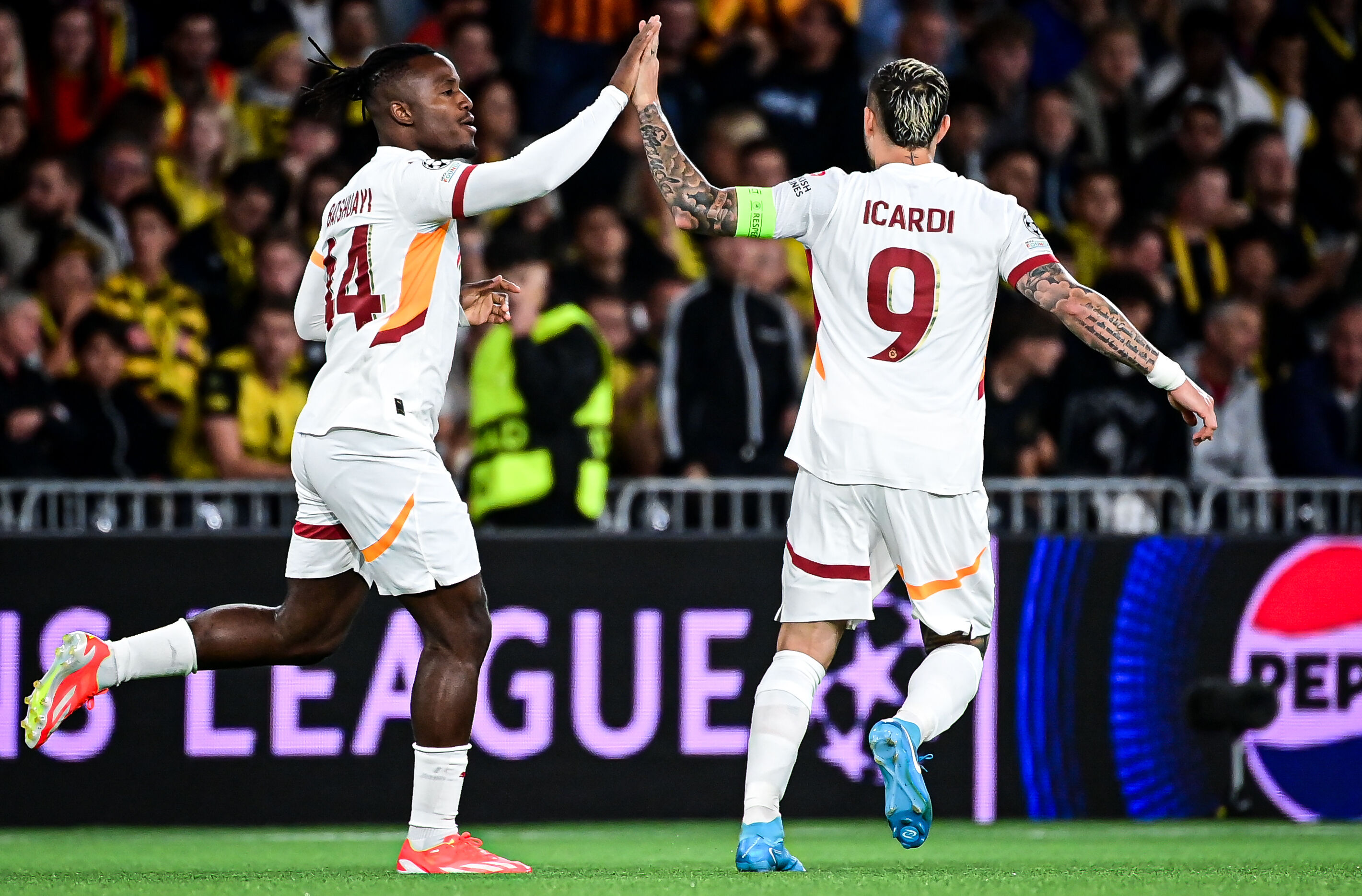 Galatasaray ve Fenerbahçe, Avrupa Ligi kadrolarını UEFA'ya bildirdi Galatasaray ve Fenerbahçe, Avrupa Ligi kadrolarını UEFA'ya bildirdi - 3. Resim