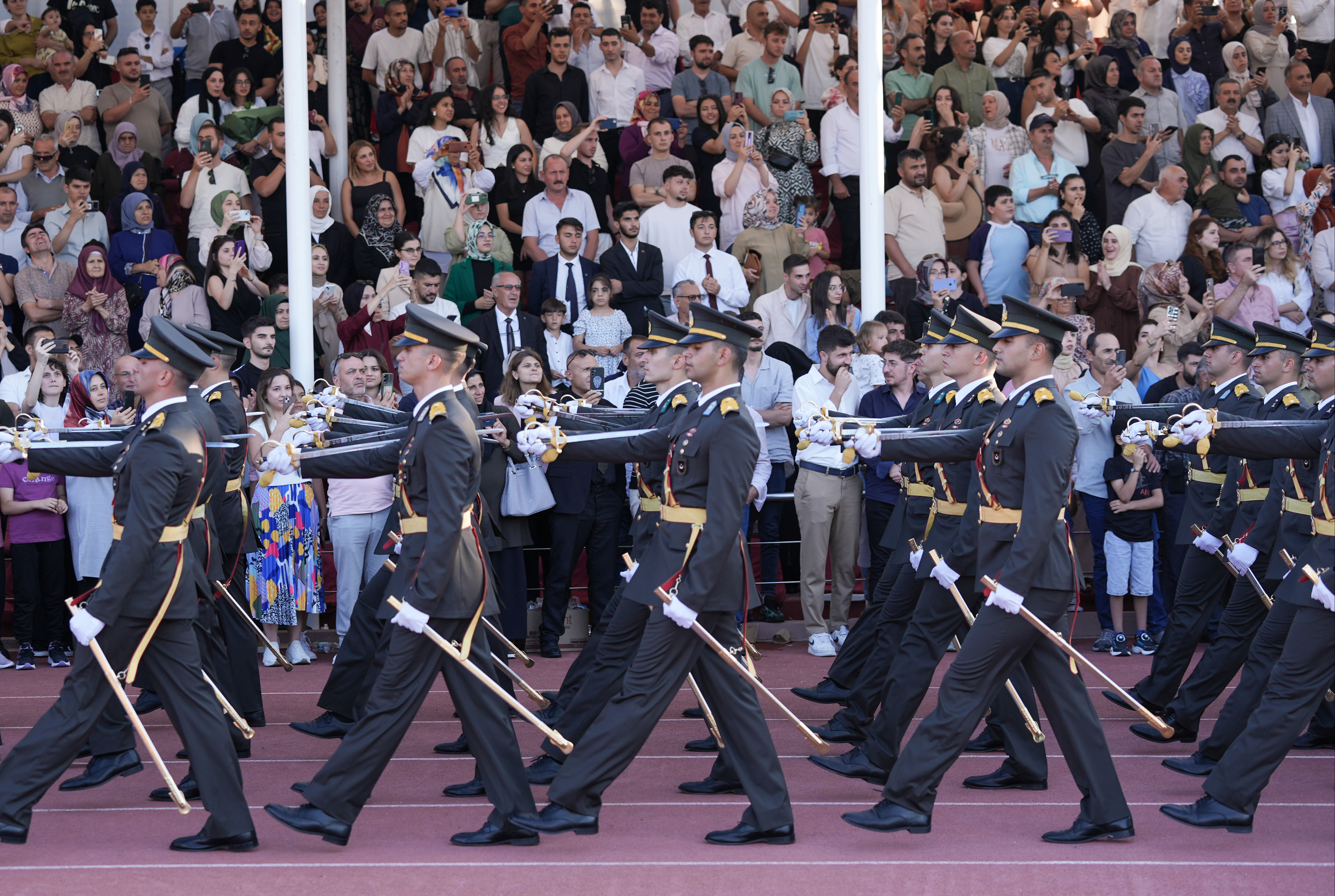 Görüntüler gündem olmuştu: Teğmenlerin kılıçlı gösterisine inceleme Görüntüler gündem olmuştu: Teğmenlerin kılıçlı gösterisine inceleme - 1. Resim