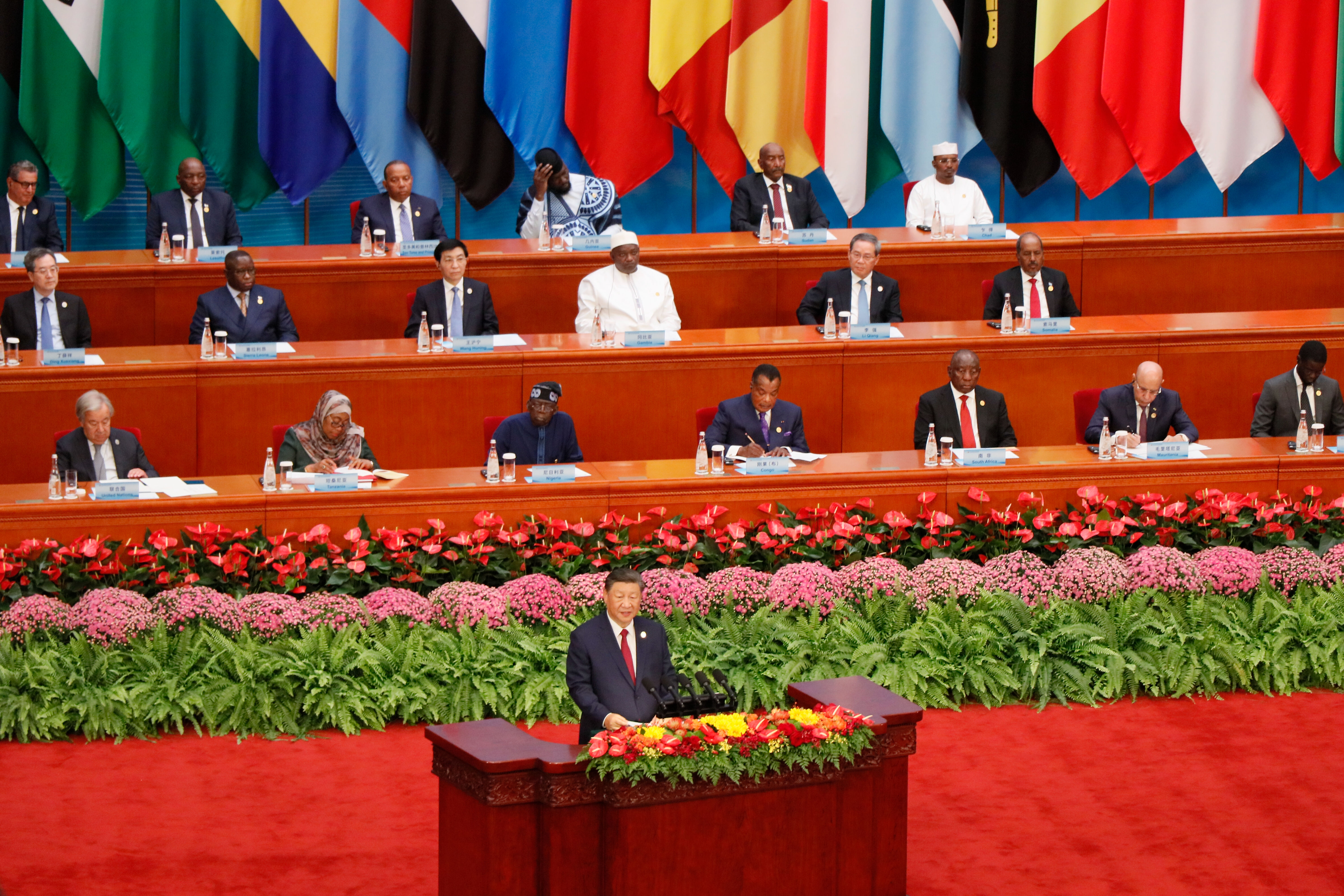 Gözünü Afrika'ya diken Çin 10 maddeyle planını anlattı: 6 bini asker, 7500 personel yetiştirecekler Gözünü Afrika'ya diken Çin'in Pekin'de özel forumu başladı: 6 bini asker, 7500 personel yetiştirecekler - 1. Resim