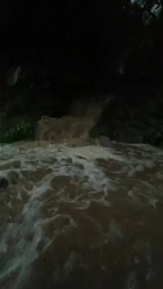 Hatay'da heyelan! Yol ulaşıma kapandı - 2. Resim