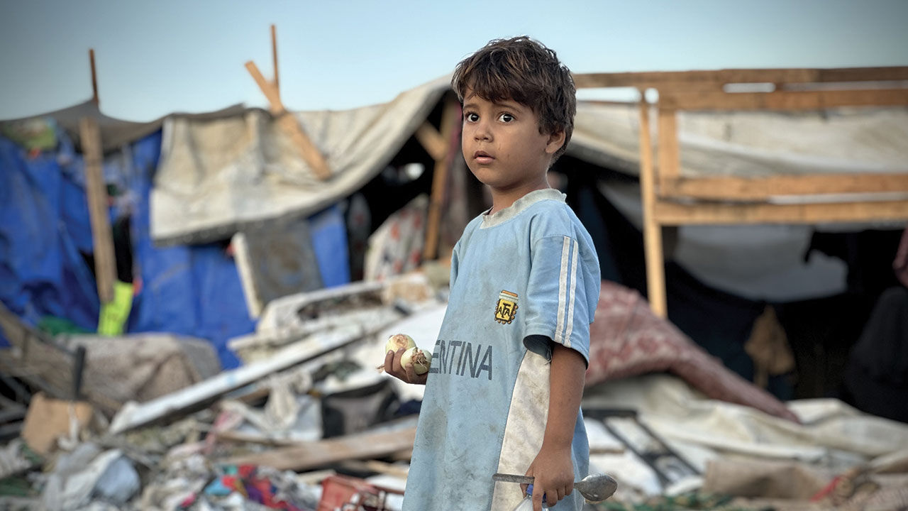 İsrail Gazze'deki Deyr Belah'taki Aksa Şehitleri Hastanesi'nin bahçesindeki sivilleri vurdu - 2. Resim