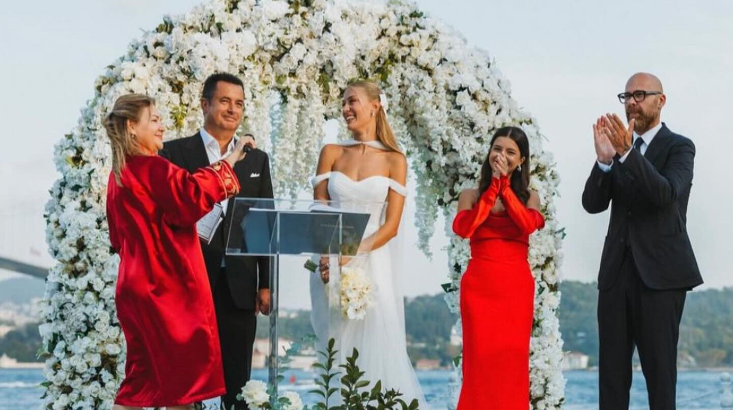 Jose Mourinho, Acun Ilıcalı’nın düğününe katıldı! Çıkıştaki sözleriyle alay konusu oldu Jose Mourinho, Acun Ilıcalı’nın düğününe katıldı! Çıkıştaki sözleriyle alay konusu oldu - 2. Resim