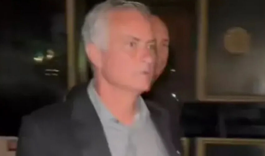 Jose Mourinho, Acun Ilıcalı’nın düğününe katıldı! Çıkıştaki sözleriyle alay konusu oldu Jose Mourinho, Acun Ilıcalı’nın düğününe katıldı! Çıkıştaki sözleriyle alay konusu oldu - 3. Resim