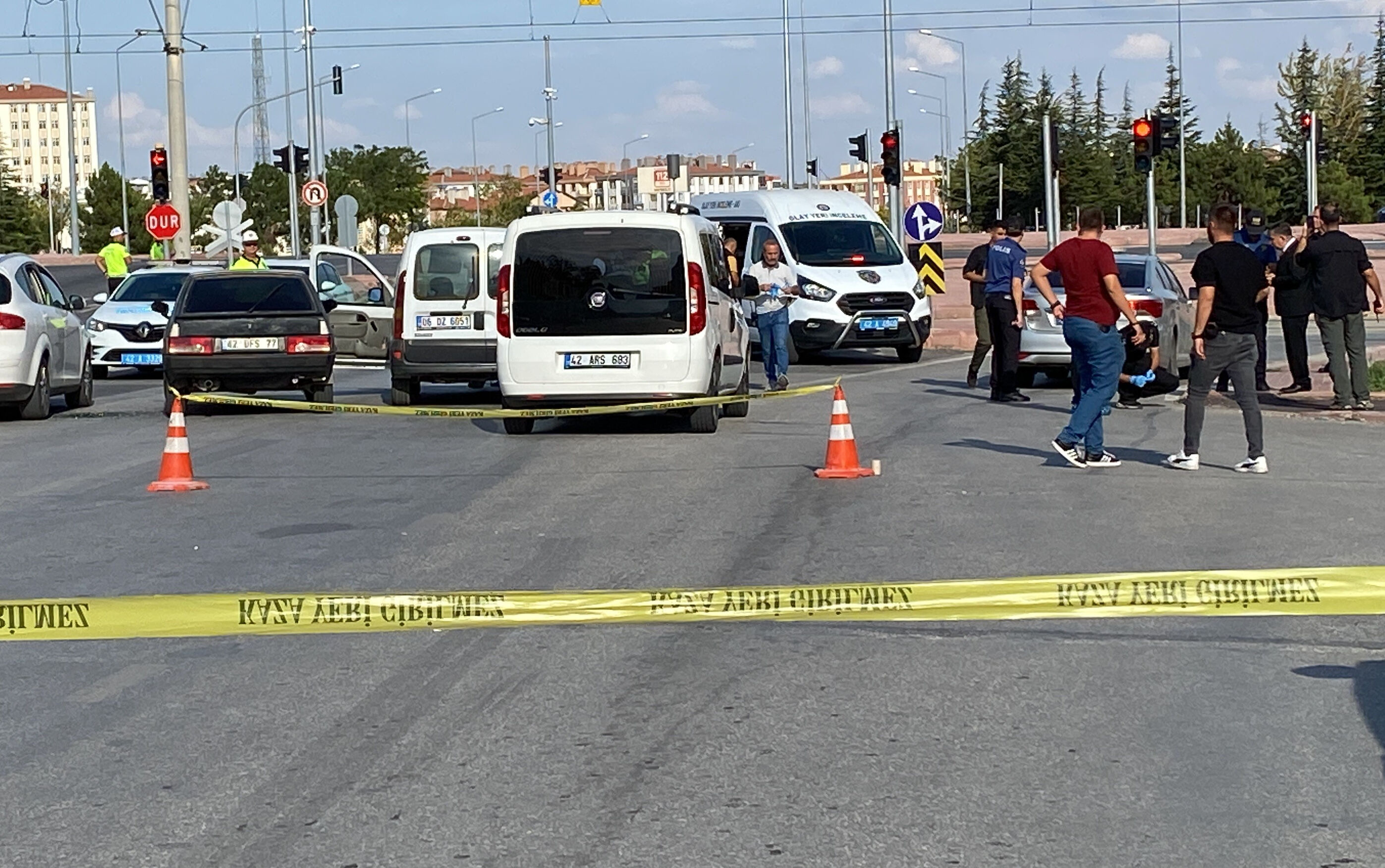 Konya'da polise silahlı saldırı! Saldırganlar yakalandı Konya'da polise silahlı saldırı! 2 polis yaralı, saldırganlar her yerde aranıyor - 1. Resim