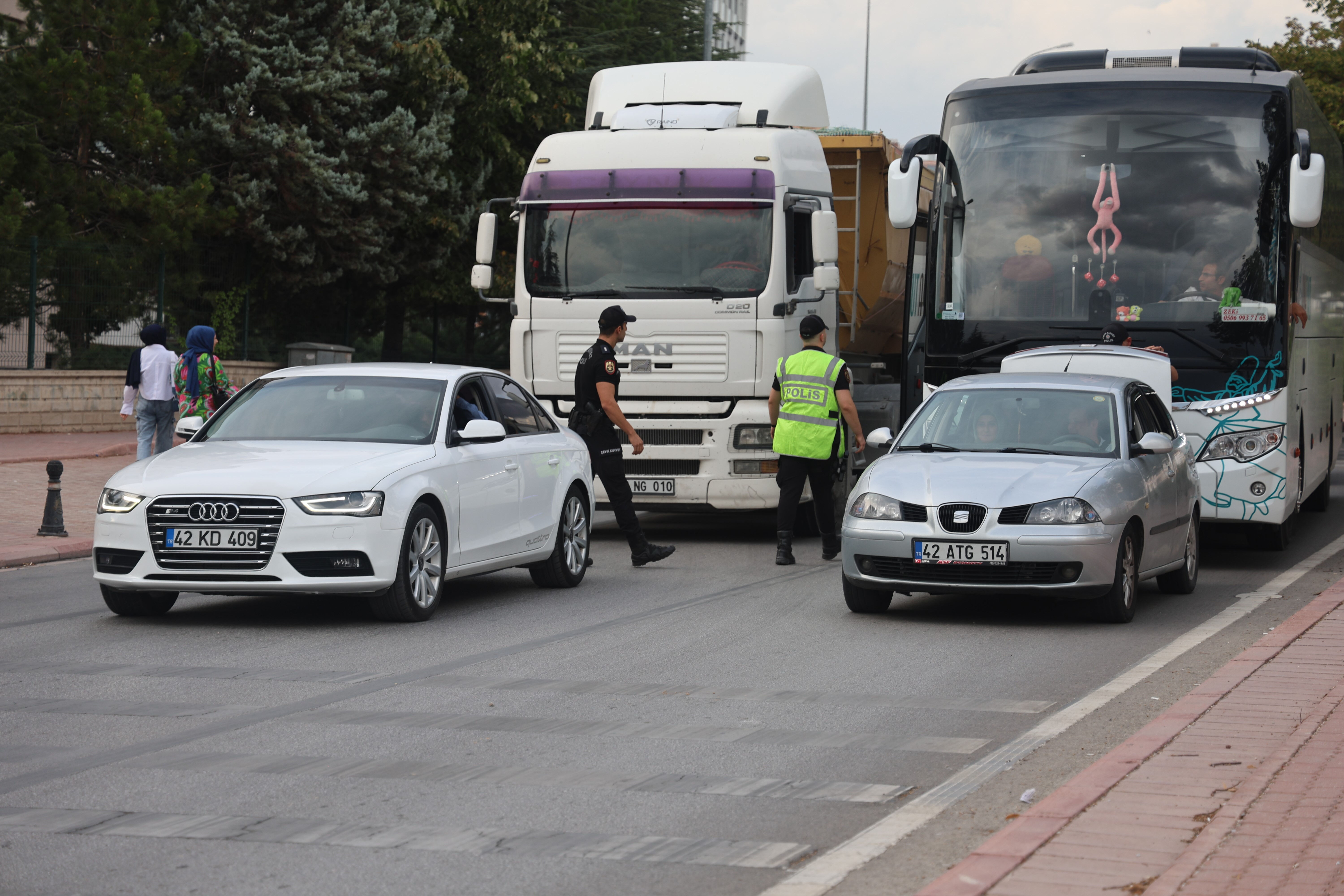 Konya'da polise silahlı saldırı! Saldırganlar yakalandı Konya'da polise silahlı saldırı! Saldırganlar yakalandı - 2. Resim