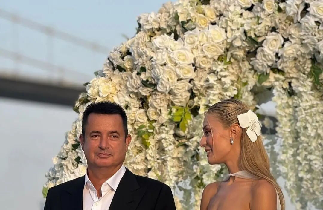 Nikah sonrası aile fotoğrafı: Acun Ilıcalı kayınpederi ile aynı karede! Görenler yorum yapmadan edemedi Nikah sonrası aile fotoğrafı: Acun Ilıcalı kayınpederi ile aynı karede! Görenler yorum yapmadan edemedi - 3. Resim