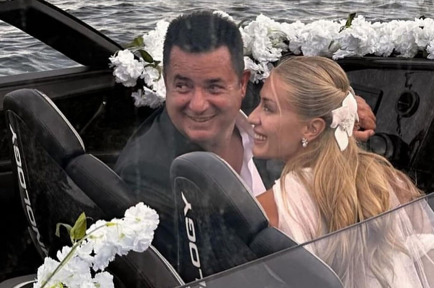 Nikah sonrası aile fotoğrafı: Acun Ilıcalı kayınpederi ile aynı karede! Görenler yorum yapmadan edemedi Nikah sonrası aile fotoğrafı: Acun Ilıcalı kayınpederi ile aynı karede! Görenler yorum yapmadan edemedi - 2. Resim