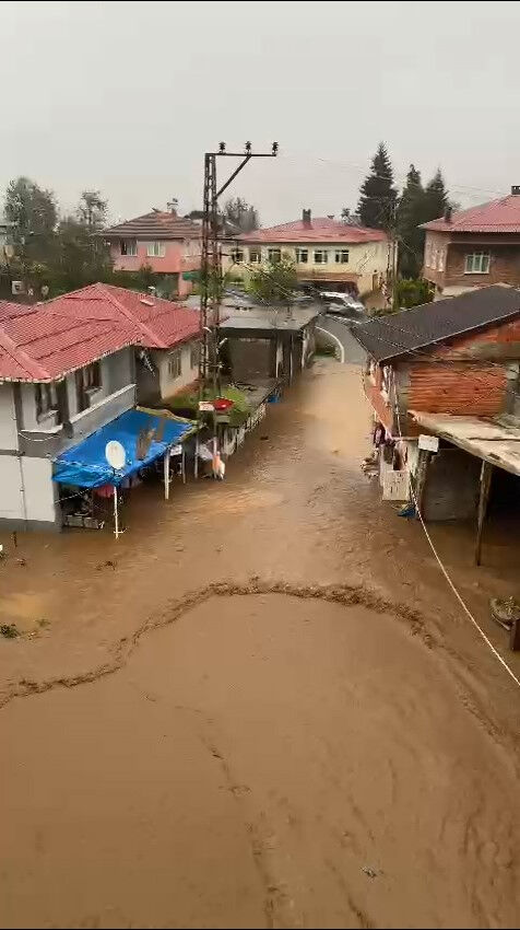 Rize heyelanlara teslim! Vatandaşlar mahsur kaldı - 1. Resim
