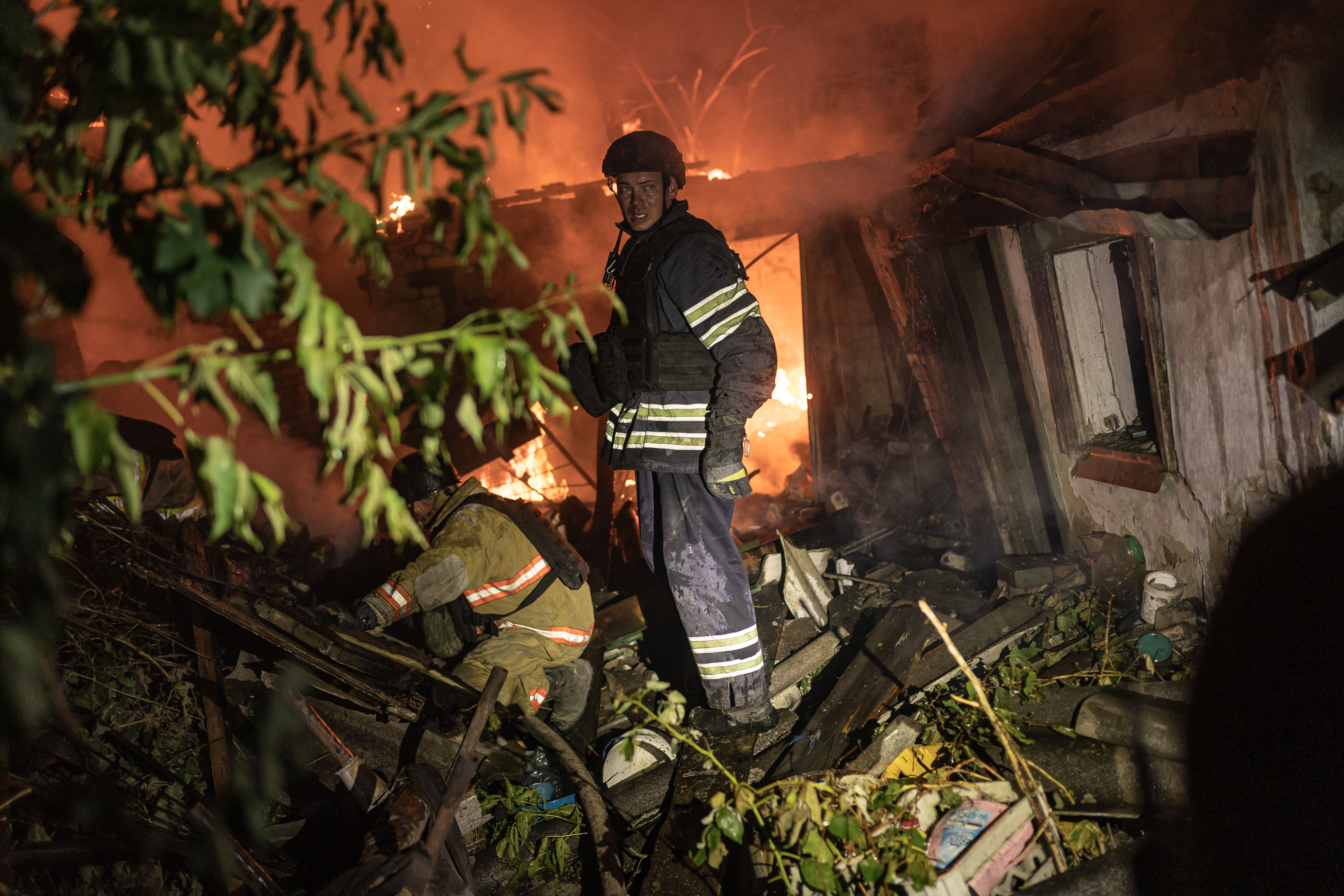 Rus güçleri Ukrayna'ya bomba yağdırdı! Donestsk'te yerleşim birimi ele geçirildi - 1. Resim