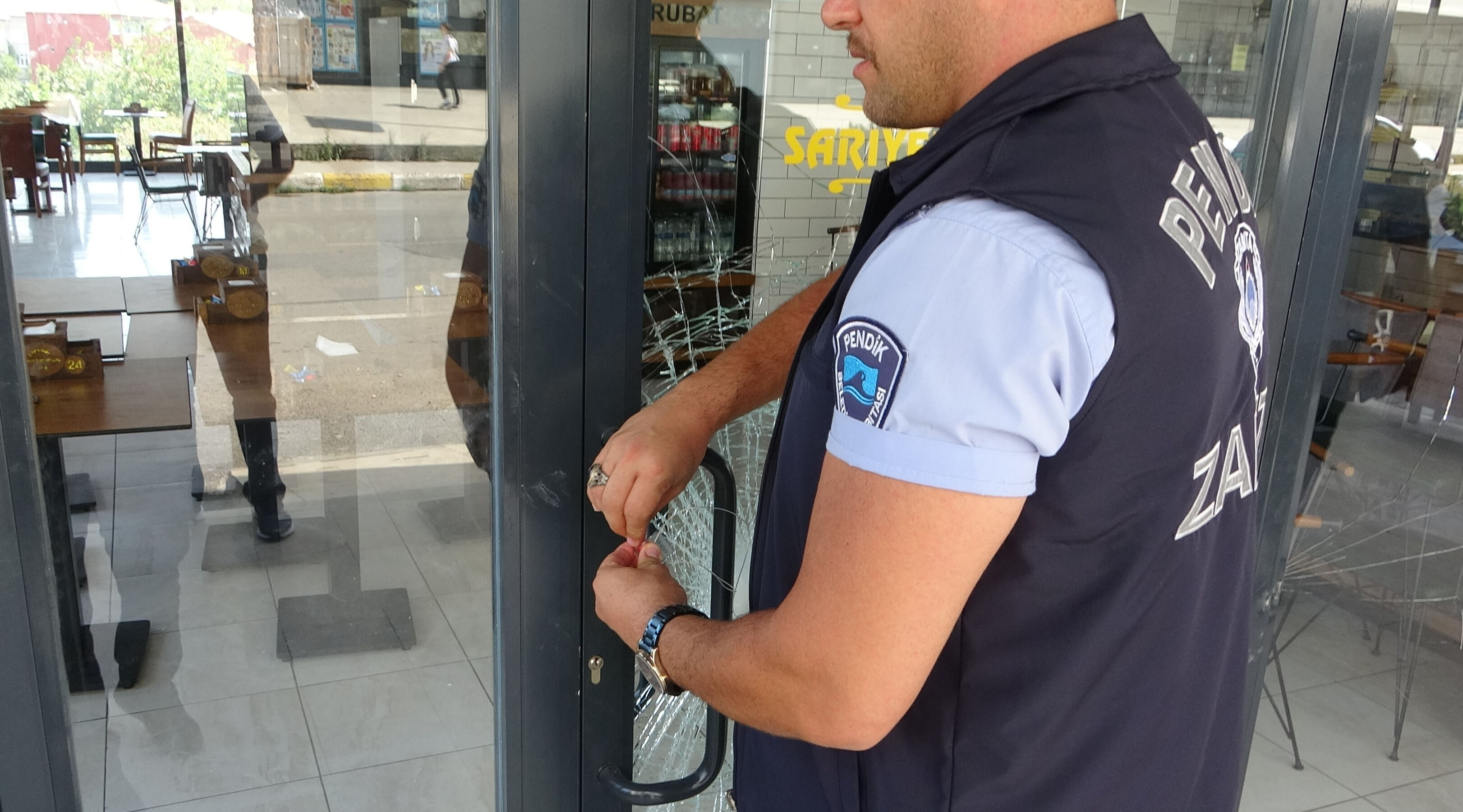 Taciz skandalının yaşandığı börekçi mühürlendi! Yeni görüntüler kan donduruyor: Deşerim seni! - 4. Resim