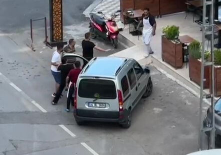 Taciz skandalının yaşandığı börekçi mühürlendi! Yeni görüntüler kan donduruyor: Deşerim seni! - 3. Resim