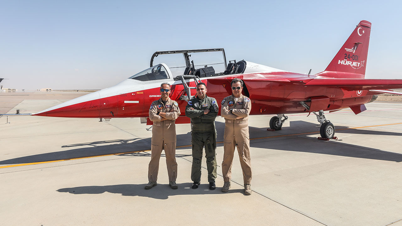 Türk ürünleri Mısır'da sergilenirken, HÜRJET piramitlerin üzerinde uçtu - 3. Resim