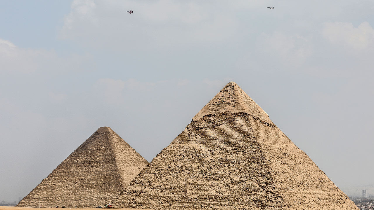 Türk ürünleri Mısır'da sergilenirken, HÜRJET piramitlerin üzerinde uçtu - 2. Resim