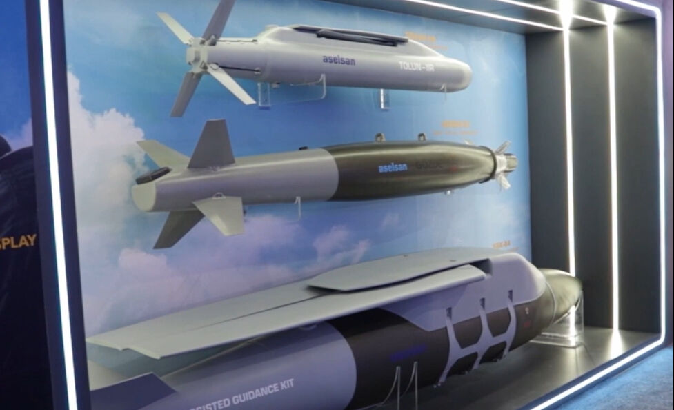 Türk ürünleri Mısır'da sergilenirken, HÜRJET piramitlerin üzerinde uçtu - 4. Resim