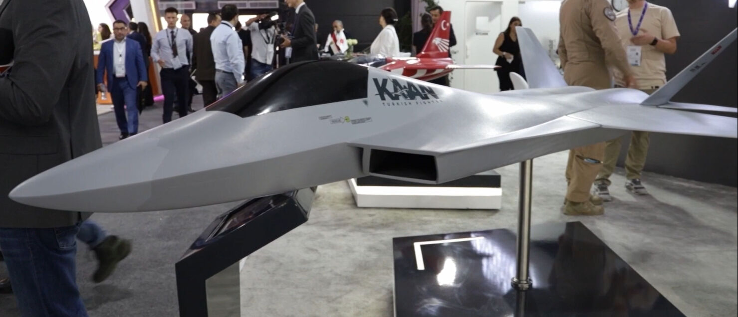 Türk ürünleri Mısır'da sergilenirken, HÜRJET piramitlerin üzerinde uçtu - 6. Resim