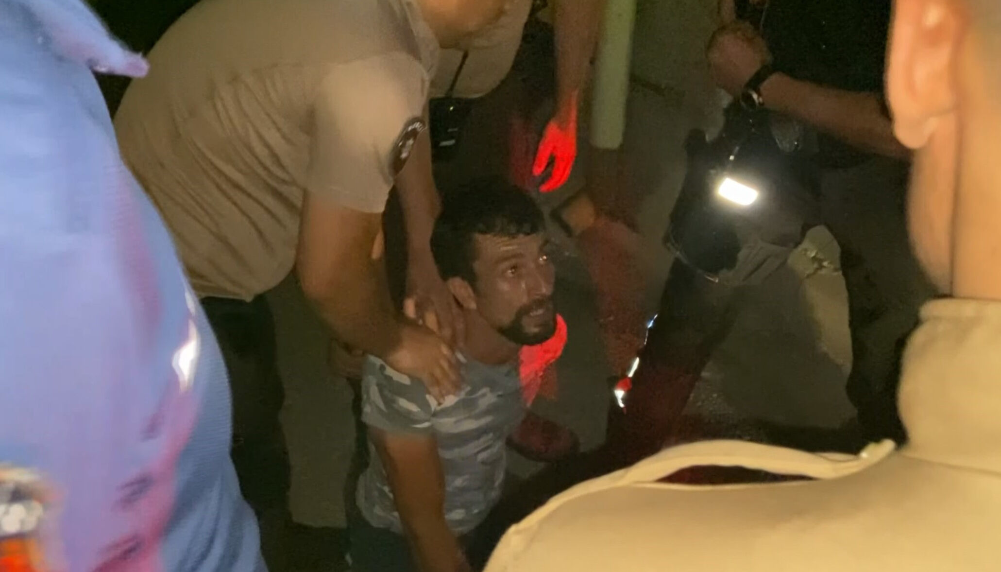 Uyuşturucuyu atıp kaçtı! Polise, "Bir içimliği zehir ediyorsunuz" diyerek sitem etti Uyuşturucuyu atıp kaçtı! Polise, "Bir içimliği zehir ediyorsunuz" diyerek sitem etti - 2. Resim