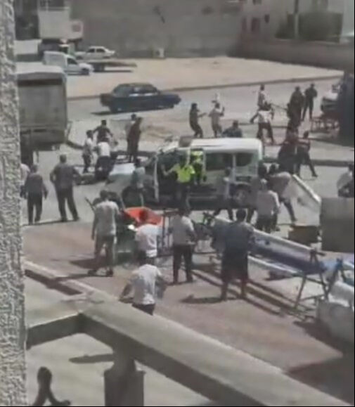 Aksaray'da meydan savaşı! Taş ve sopalarla birbirine girdiler, çok sayıda yaralı var Aksaray'da meydan savaşı! Taş ve sopalarla birbirine girdiler, çok sayıda yaralı var - 1. Resim