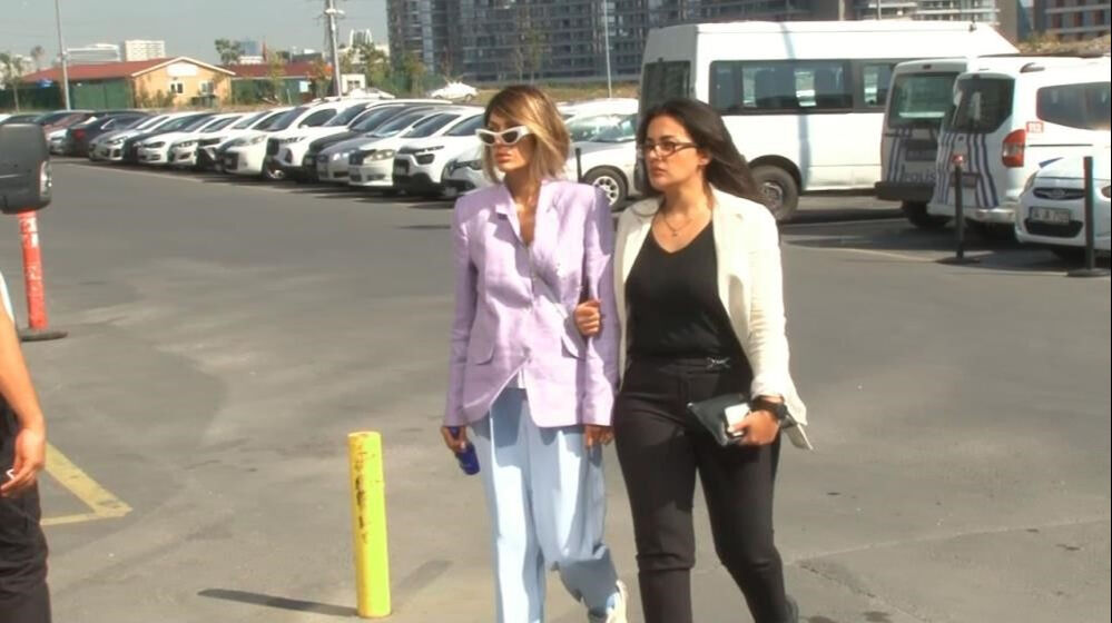 Bahar Candan duruşmada gözyaşlarına boğularak açıkladı: 1-2 milyon param var, ben bir garibanım Bahar Candan gözyaşlarına boğularak açıkladı: 1-2 milyon param var, ben bir garibanım - 4. Resim