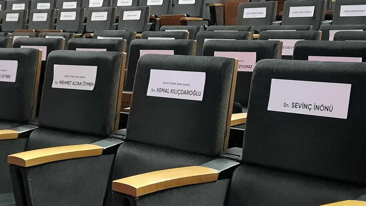 CHP'de Kemal Kılıçdaroğlu krizi! Kurultaya katılmayan Kılıçdaroğlu'nun koltuğuna kim oturdu? - 1. Resim