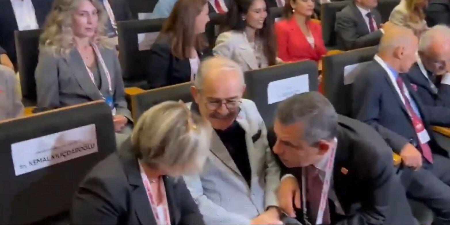 CHP'de Kemal Kılıçdaroğlu krizi! Kurultaya katılmayan Kılıçdaroğlu'nun koltuğuna kim oturdu? - 2. Resim