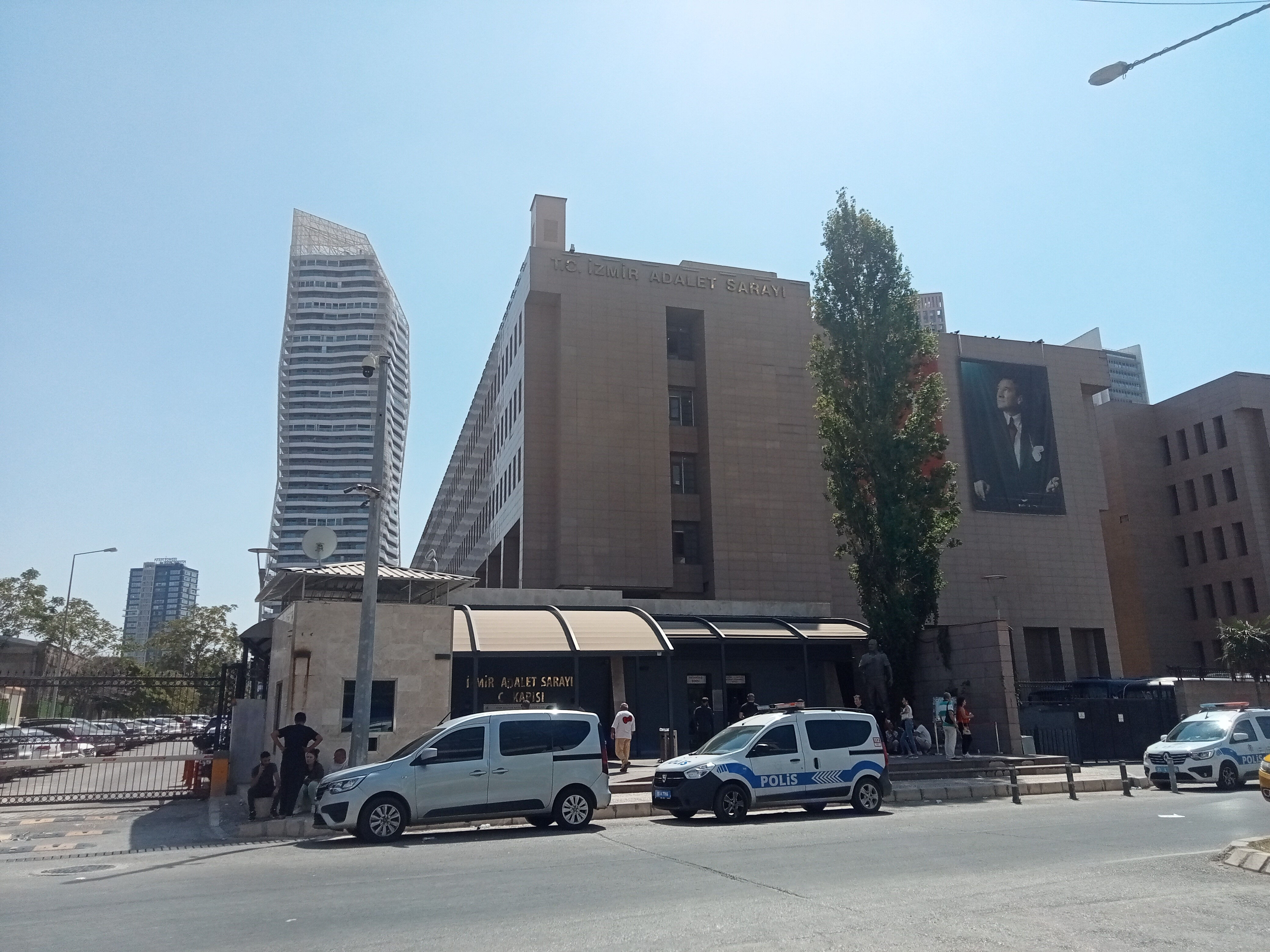 İzmir'deki elektrik faciasının davasında yürek yakan sözler: Keşke oradan ben geçseydim... - 5. Resim