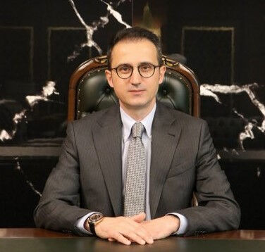 Kaymakamın aracı, otomobille kafa kafaya çarpıştı! Yaralılar var - 1. Resim