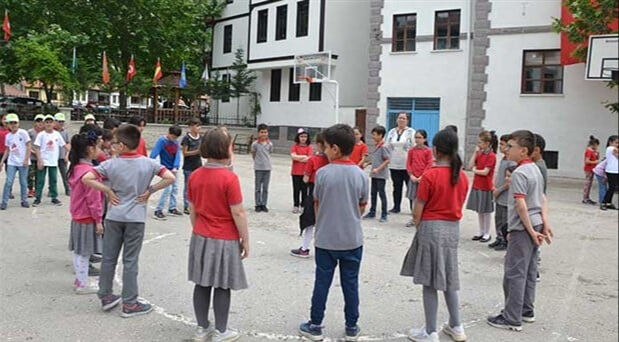 MEB kararı ile ders sürelerinin 30 dakikaya düşürülmesi öngörülüyor MEB kararı ile ders sürelerinin 30 dakikaya düşürülmesi öngörülüyor - 1. Resim